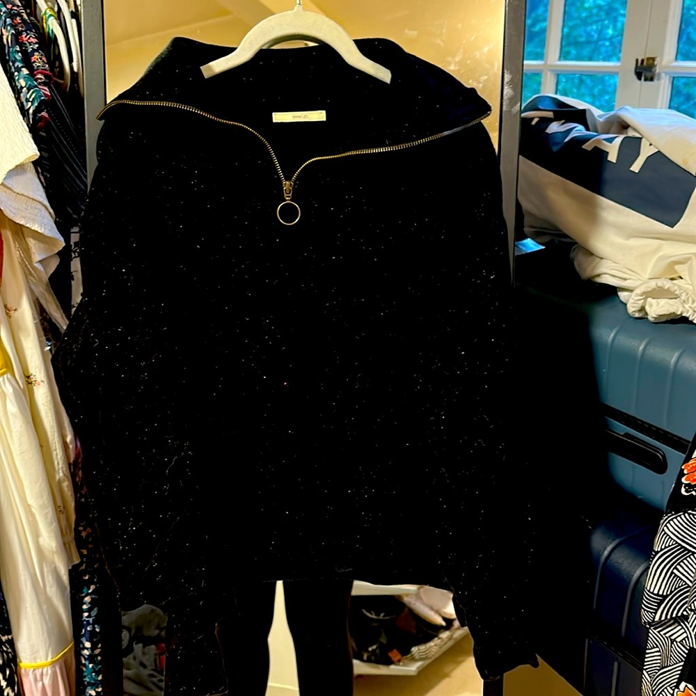 Sessun black zip pullover sweatshirt.